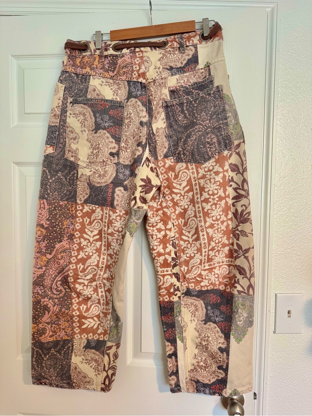 Free People We The Free Moxie Pull-On Barrel Jeans Brown Combo Size 31 - Picture 6 of 6